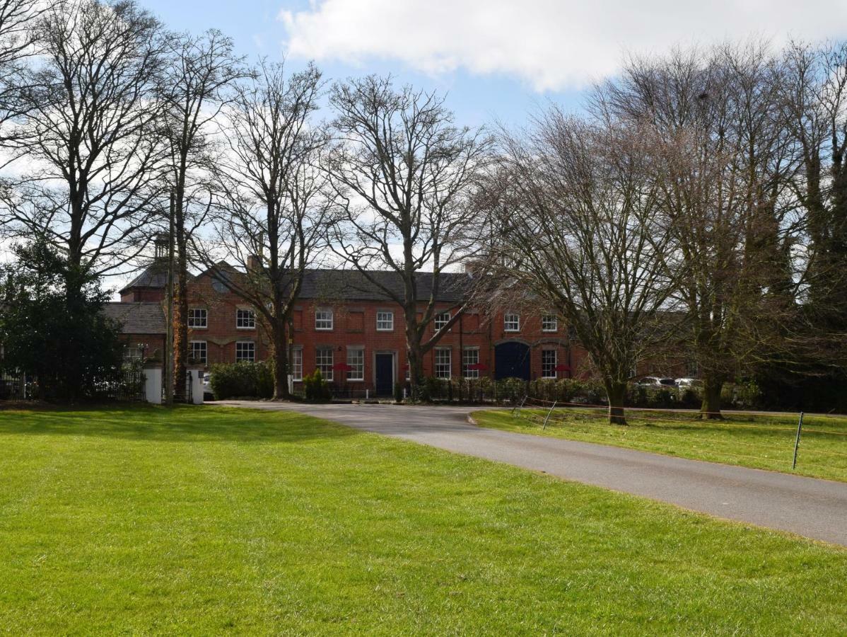 The Clock House Bed & Breakfast Brewood Exterior photo